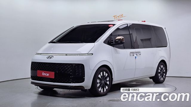 Hyundai Staria 4WD Lounge 9-Seater, 2025