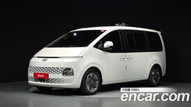 Hyundai Staria 4WD Tourer 11-Seater, 2022
