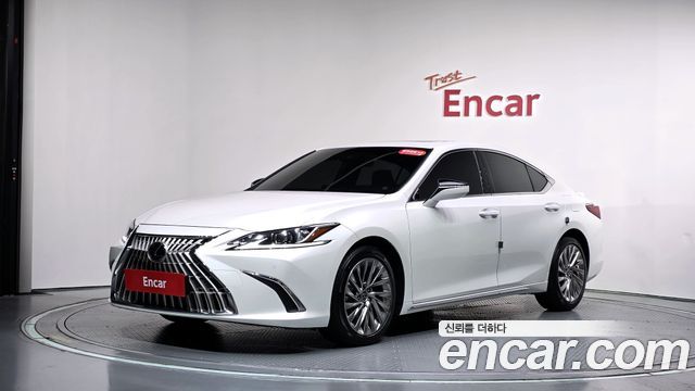 Lexus ES Luxury Plus, 2025