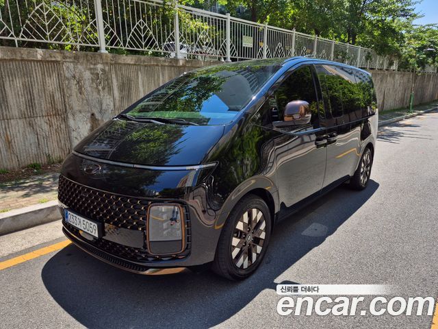 Hyundai Staria 4WD Lounge 9-Seater, 2024