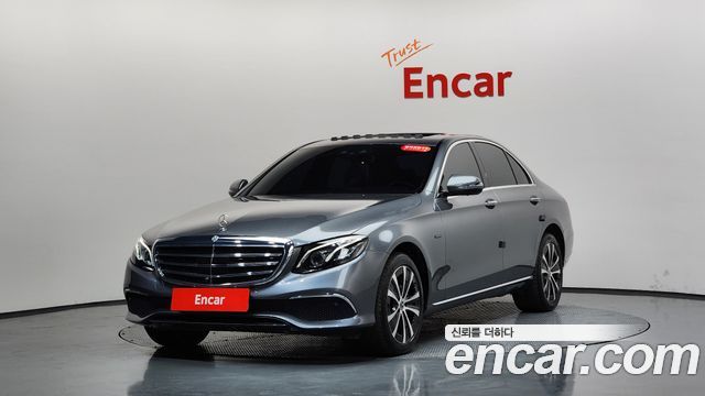 Mercedes-Benz E-Class E300e 4MATIC Exclusive, 2020