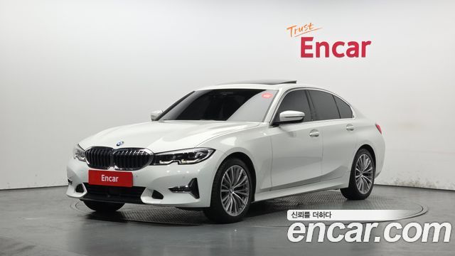 BMW 3-Series 320i Luxury, 2022