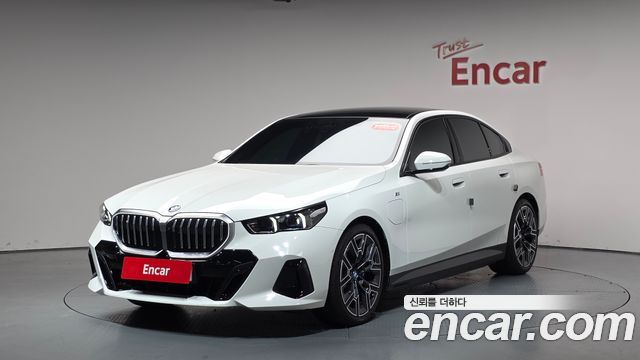 BMW 5-Series 530e xDrive M Sport, 2025