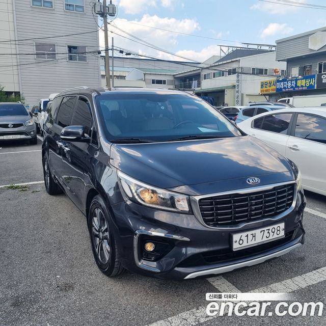Kia Canival 9-Seater Luxury, 2018