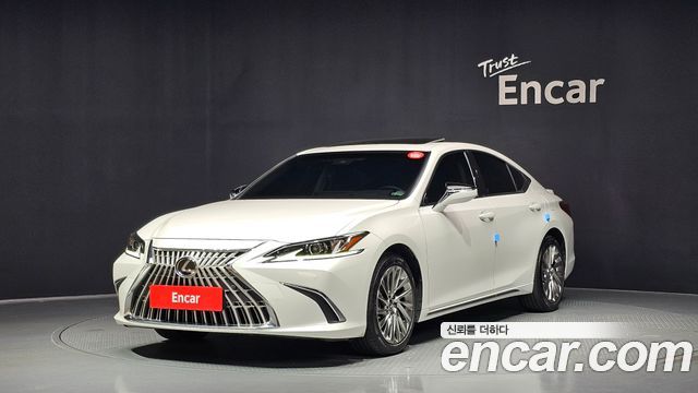 Lexus ES Luxury Plus, 2025