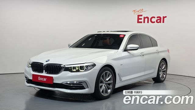 BMW 5-Series 520i Luxury, 2018