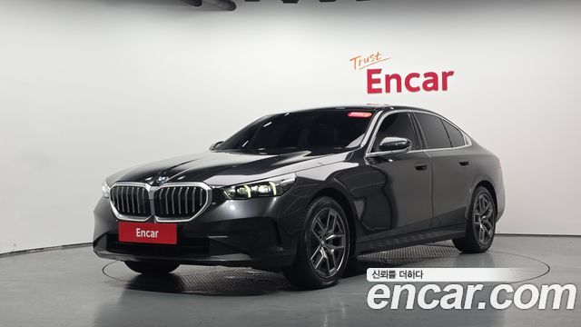 BMW 5-Series 530i xDrive, 2025