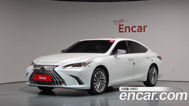 Lexus ES Luxury Plus, 2025