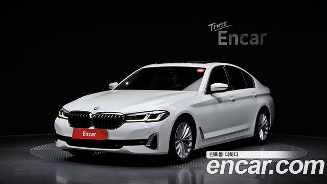 BMW 5-Series 520i Luxury, 2021