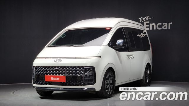 Hyundai Staria 4WD Lounge 9-Seater, 2022