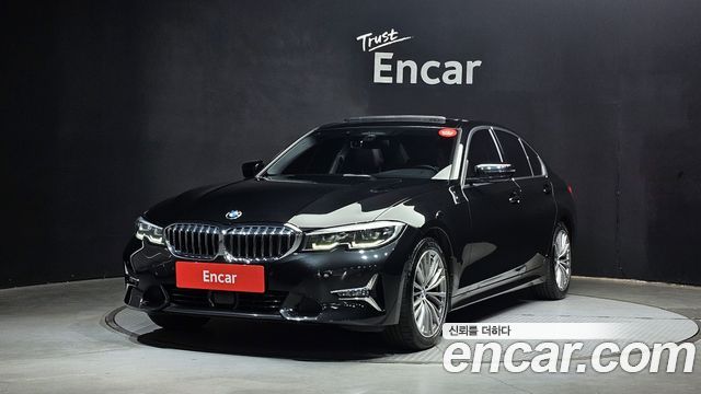 BMW 3-Series 320i Luxury, 2022