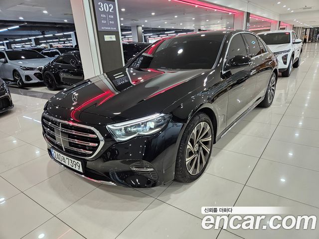 Mercedes-Benz E-Class E300 4MATIC Exclusive, 2025