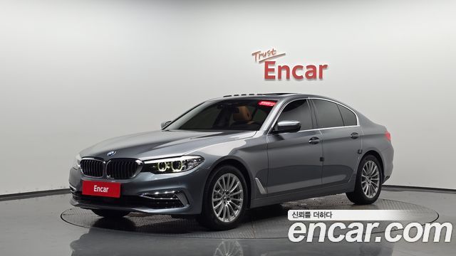 BMW 5-Series 520i Luxury, 2020
