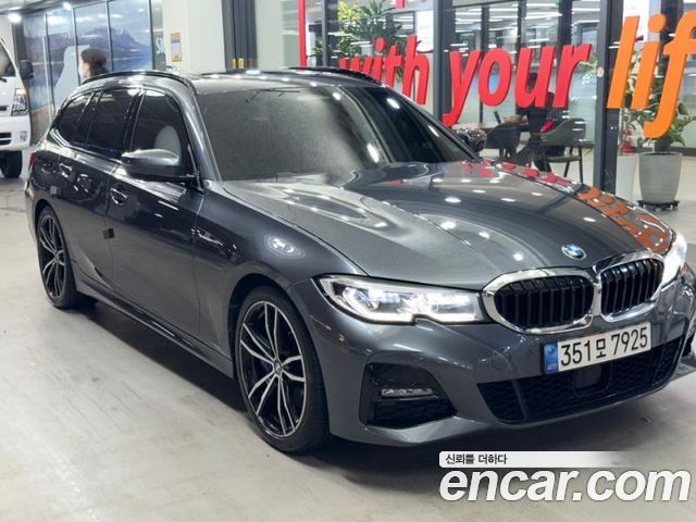 BMW 3-Series 320i Touring M Sports, 2022