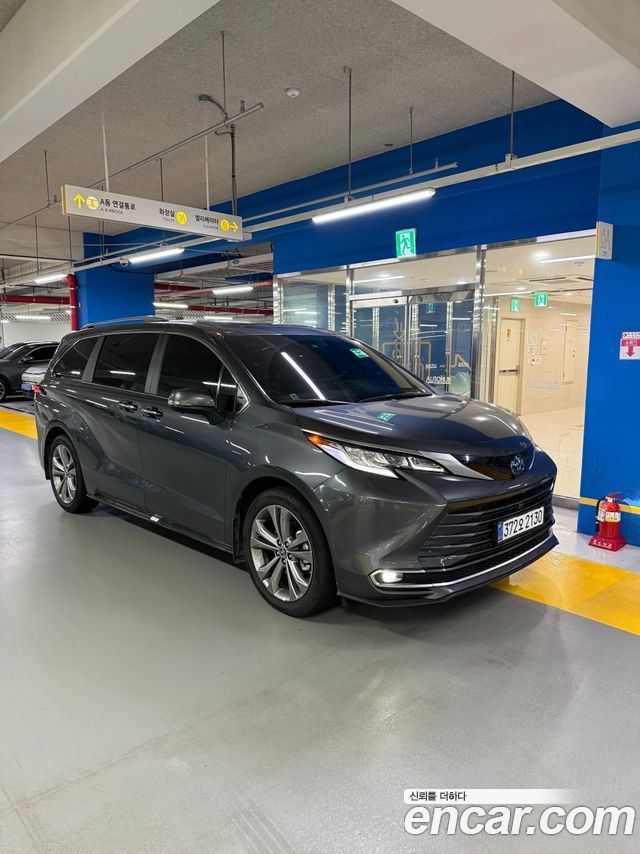 Toyota Sienna 2.5 Hybrid 2WD, 2025