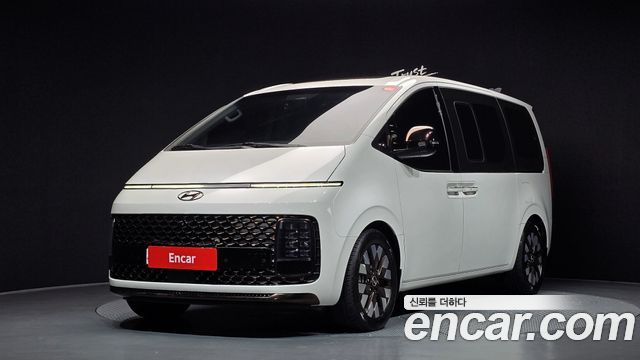 Hyundai Staria 4WD Lounge 9-Seater, 2021