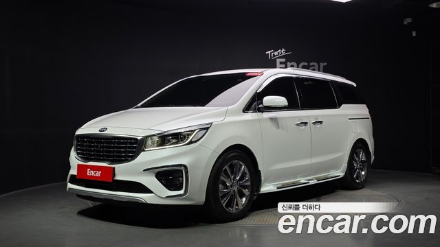 Kia Canival Gasoline 7-Seater Limousine, 2019