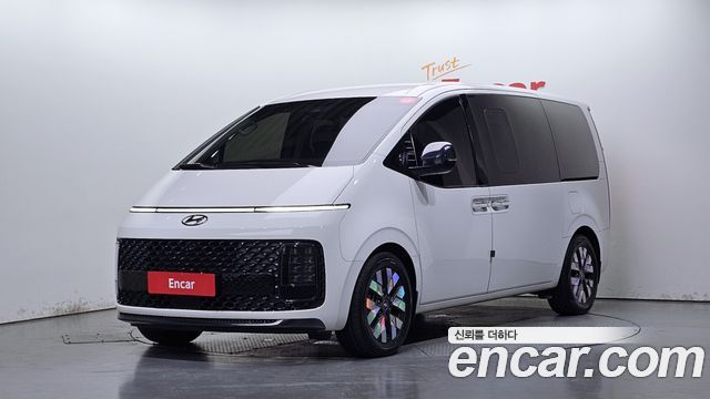 Hyundai Staria L3.5 Lounge 7-Seater, 2022