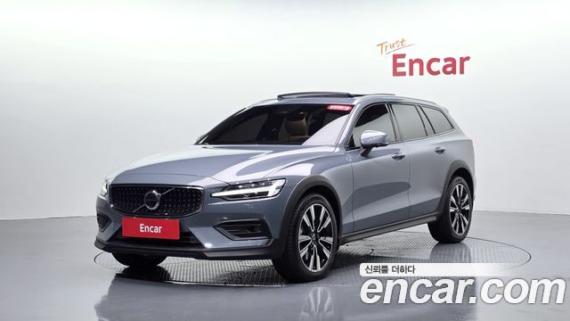 Volvo V60 B5 Ultimate AWD, 2022