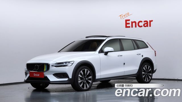 Volvo V60 B5 Ultimate AWD, 2023
