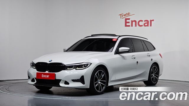 BMW 3-Series 320i Touring Luxury, 2021