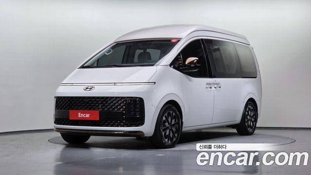 Hyundai Staria 4WD Lounge 7-Seater, 2022