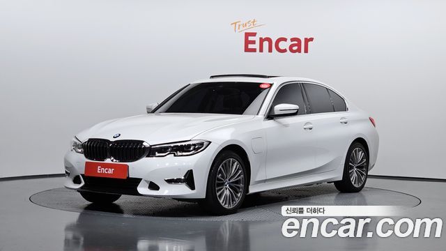 BMW 3-Series 330e Luxury, 2020