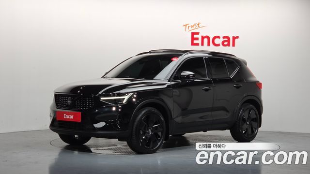 Volvo XC40 B4 Black Edition, 2025
