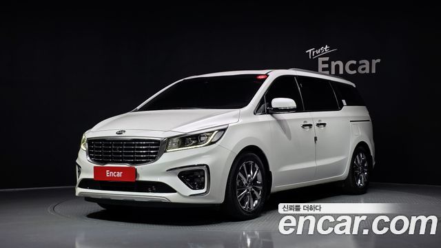 Kia Canival Gasoline 7-Seater Limousine, 2020