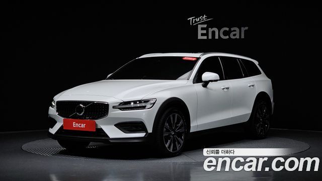 Volvo V60 B5 Ultimate AWD, 2024