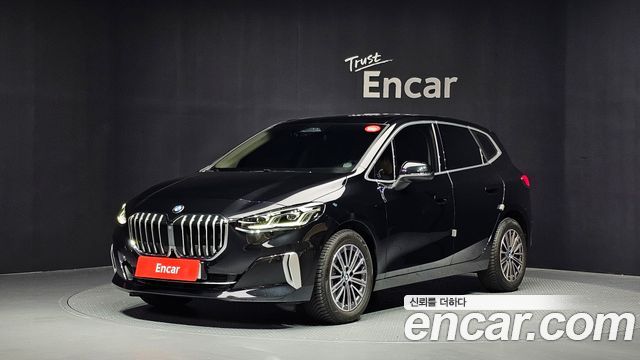 BMW 2-Series 220i Luxury, 2024