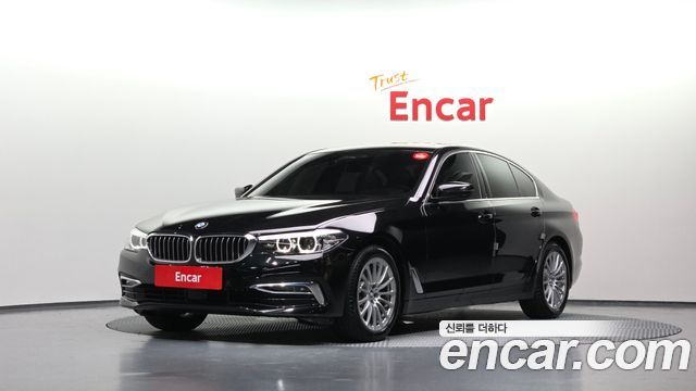 BMW 5-Series 520i Luxury, 2020