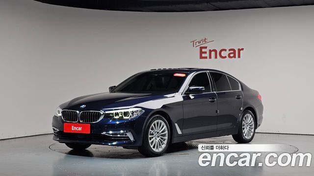 BMW 5-Series 520i Luxury, 2020