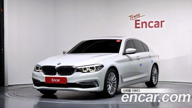 BMW 5-Series 520i Luxury, 2019