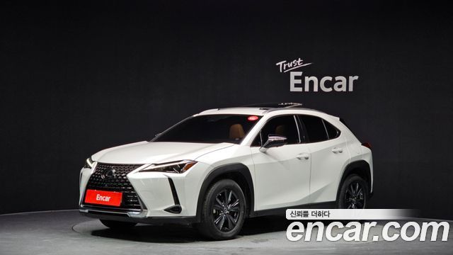 Lexus UX 2.0 2WD, 2024