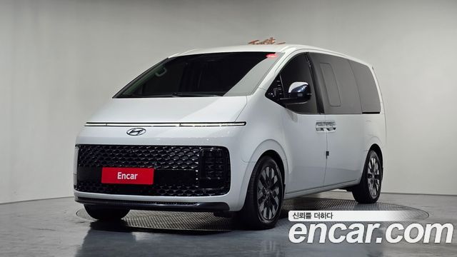 Hyundai Staria 4WD Lounge 9-Seater, 2022