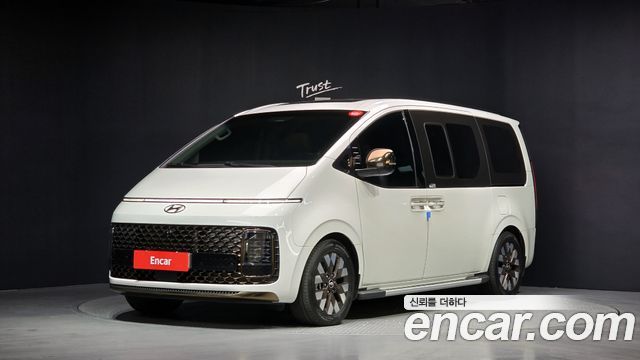 Hyundai Staria 4WD Lounge 9-Seater, 2023