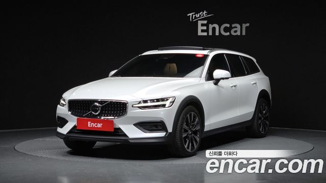 Volvo V60 B5 Ultimate AWD, 2023