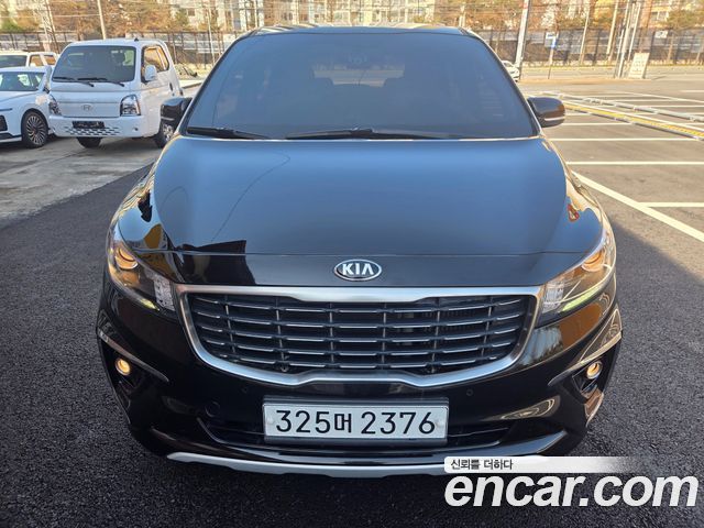 Kia Canival 9-Seater Luxury, 2018