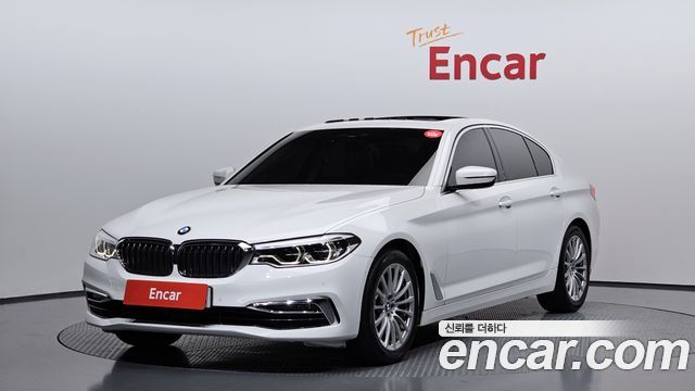 BMW 5-Series 520i Luxury, 2020