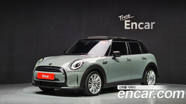 Mini Cooper 5-Door Classic Plus, 2022