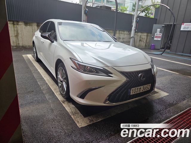 Lexus ES Luxury Plus, 2023