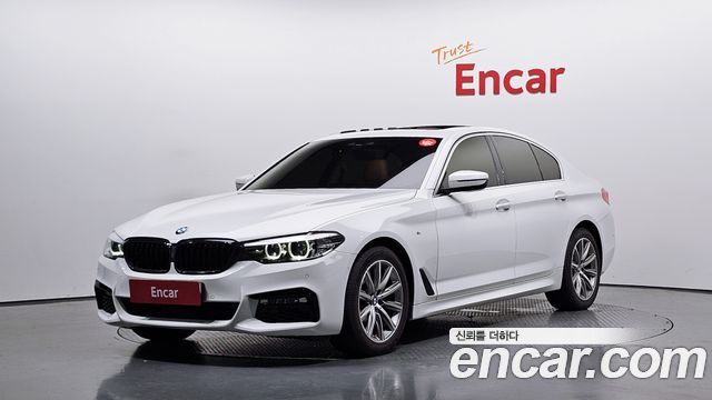 BMW 5-Series 520i Luxury, 2018