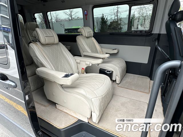 Hyundai Solati 15-seater, 2021