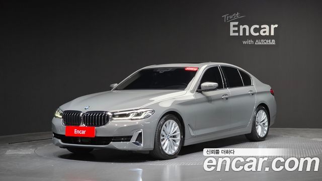 BMW 5-Series 520i Luxury, 2022