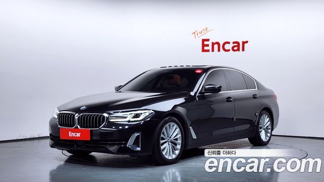 BMW 5-Series 520i Luxury, 2022