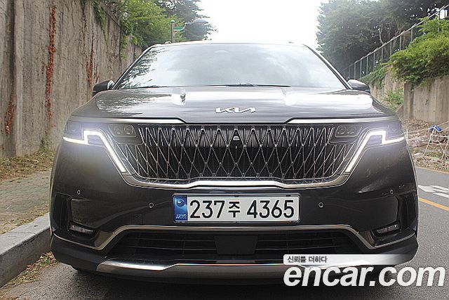 Kia Canival Gasoline 7-Seater Signature, 2023