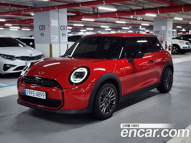 Mini Cooper Essential, 2024