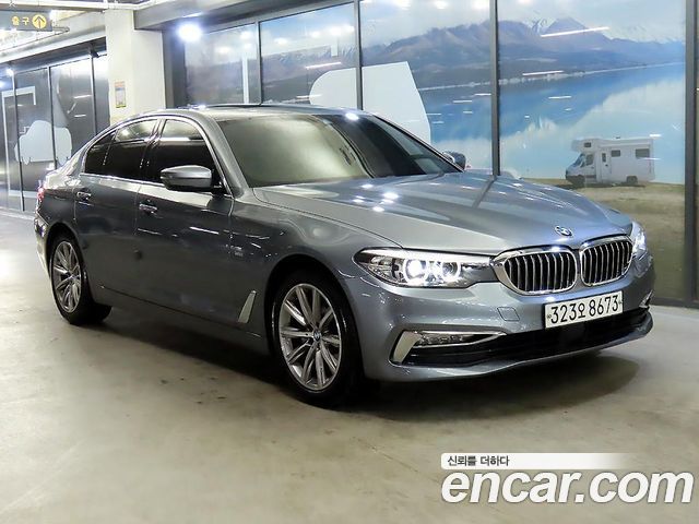 BMW 5-Series 520i Luxury, 2018