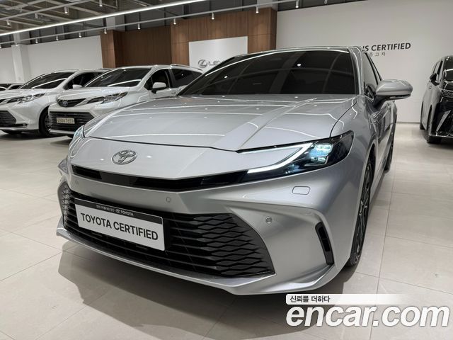 Toyota Camry 2.5 XLE Hybrid, 2025